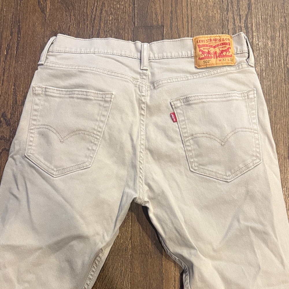 Stylish Levi Beige Jeans - Picture 2 of 3